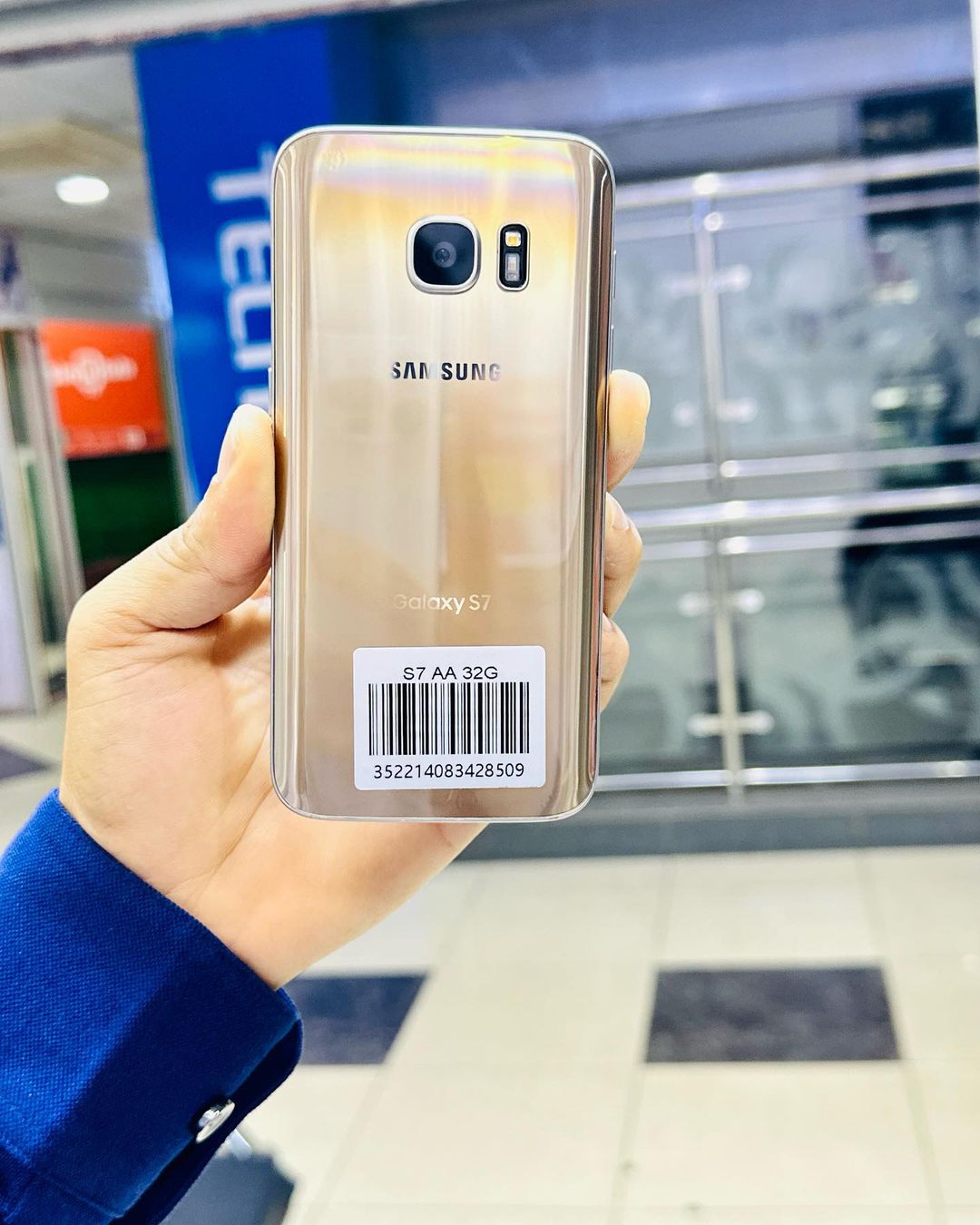 Takeer - Samsung s7 
165,000/-
32gb | 3ram

I year warrant 
Clean condition ( hazina ata mchubuko)

Tupo kariakoo jengo la china plaza 
Ground floor shop no...