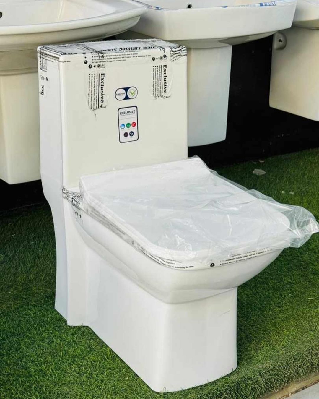 Takeer - New arival  toilet made in india zinapatikana dukani.
Price : 250000/=
Piga simu: 
Tupo kariakoo mtaa wa livingstone na kiungani.
Delivery tunafany...