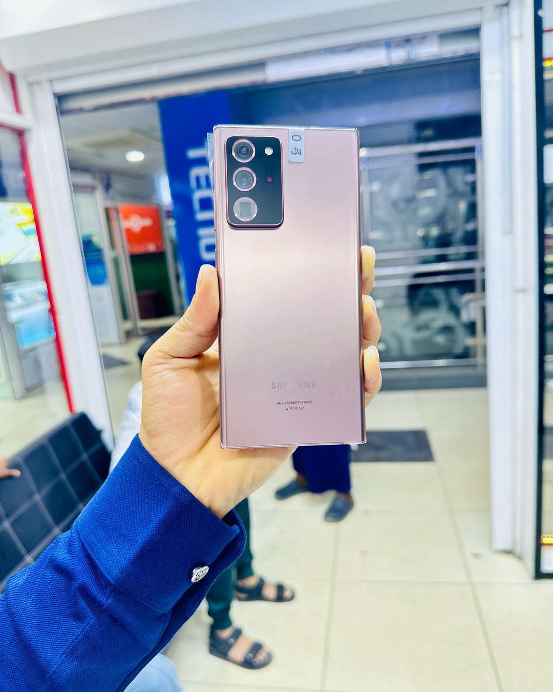 Takeer - amsung note20 ultra 5g
550,000/-
128gb | 12ram

I year warrant 
Clean condition ( hazina ata mchubuko)
No dot 

Tupo kariakoo jengo la china plaza ...