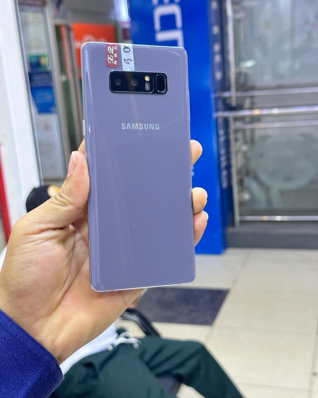 Takeer - Samsung note8  350,000/-
256gb | 6

I year warrant 
Clean condition ( hazina ata mchubuko)
Duos

Tupo kariakoo jengo la china plaza 
Floor ya pili ...