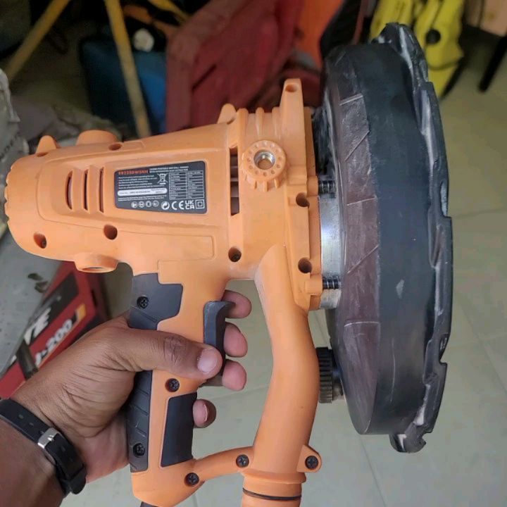 Takeer - SOLD❌️ SOLD❌️ IMEUZWA 
Evolution Dry Wall Sander
1050W Speed Adjust 1500-2300RPM 
Mashine ya kupiga msasa Ukuta uliokauka baada ya skimming au kukw...