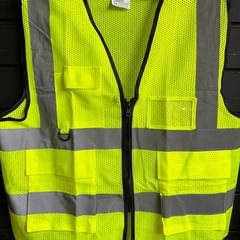 Takeer - NEW ARRIVALS 🔥🔥 

MESH EXECUTIVE REFLECTIVE VEST

FEATURES 
📌Lightweight & Comfortable 
📌Multiple Pocket for Convectional Storage 
📌Zip

MATER...