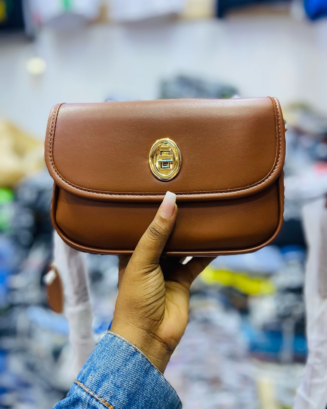 Takeer - Handbags ✨✨
Material ni nzur
15000jumla 
Karibuni sana 

# 