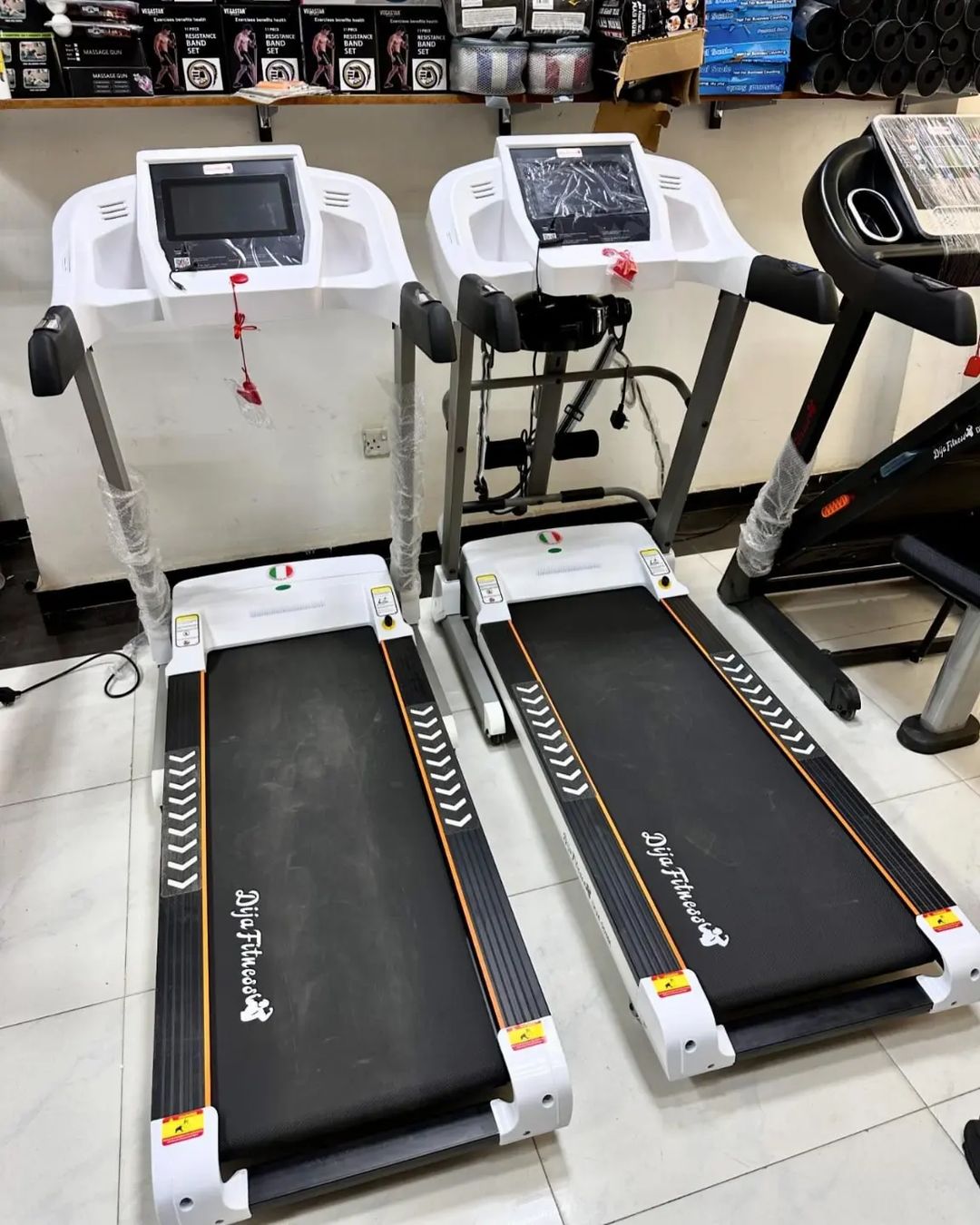 Takeer - Treadmill with touch screen (Smart Treadmills)

Itakusaidia kufanya mazoezi ya kukimbia na kutembea.

Bei

1,650,000/= ( Hii ni Touch screen na Hai...