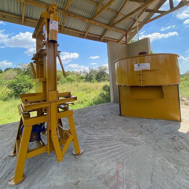 Takeer - SAMAI AGRO Tumekuletea mashine ya kufyatua Tofali za Block pamoja na Mashine ya kuchanganya saruji na mchanga. 

MASHINE YA UMEME YA KUFYATUA TOFAL...