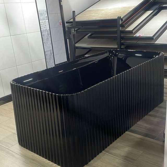 Takeer - Black luxury jacuzzy pia zinapatikana dukani,
Materia: ceramic/faiber, haivunjiki kwa haraka.
Price: 4500000/=
Piga simu: ,
Tupo kariakoo mtaa wa l...