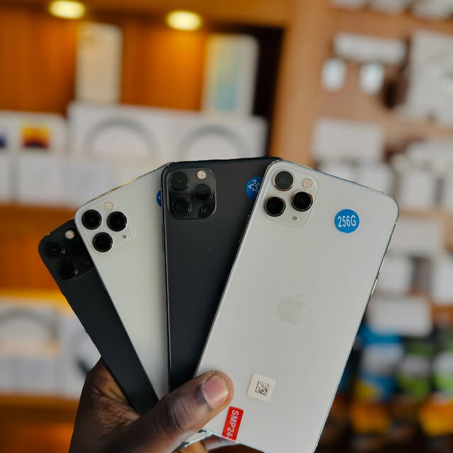 Takeer - Iphone 11 pro Max
Storage: 256gb 

Bei💵:900,000/= 

Tupigie☎️: 