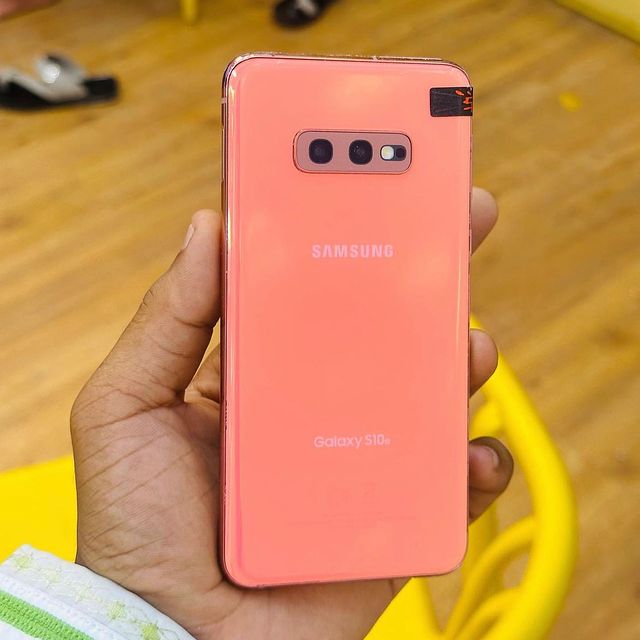 Takeer - Samsung 10 e
300,000/-

128| 6
I vear warrant

Clean condition ( hazina ata mchubuko)
No dot

Tupo kariakoo jengo la china plaza
Floor ya pili duka...