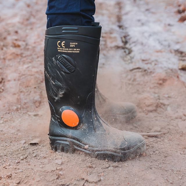 Takeer - Equi your team with Stimela(Shosholoza ) orange Dot Gumboot designed for the toughest industries. Featuring a steel toe cap and an orange ankle ref...