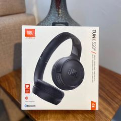 Takeer - JBL Tune 520BT Wireless on-ear headphones

Price- 210,000/=

Features
✅ JBL Pure Bass Sound: Delivers powerful and punchy bass for an immersive aud...