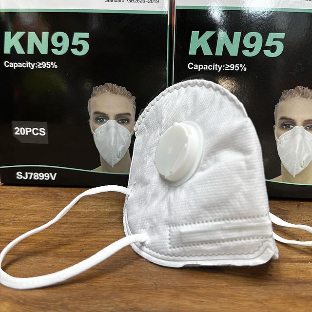 Takeer - NEW ARRIVALS 🔥🔥🔥
 
PARTICLE FILTERING MASK

MATERIAL USED
📌Non Woven Fabric 

DISPOSABILITY 
📌Disposable 

MODEL 
📌KN95

APPLICATION 
📌Indus...