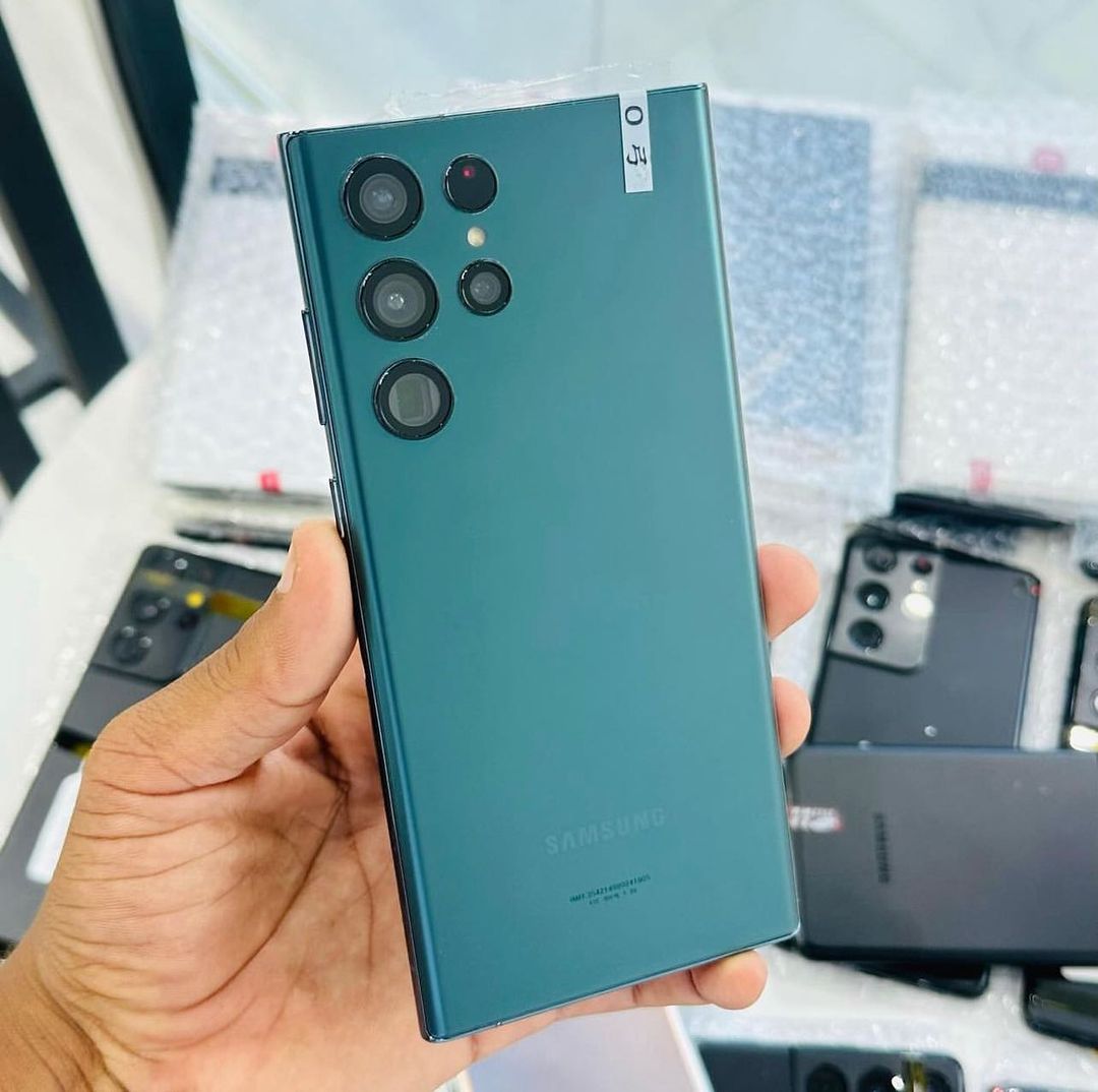 Takeer - s22ultra 5G / 950,000Tsh
128 /12 gb

Used Dubai / 1Yr warrantt
Zote zipo Clean 
Tupo kariakoo jengo la china plaza
Ground floor duka no 002

Call/ ...