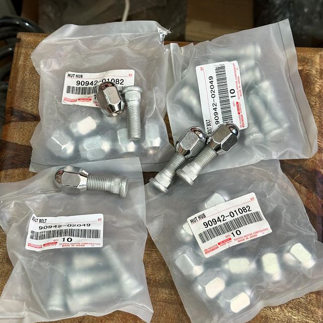 Takeer - WHEEL STUD AND NUT 21 SIZE for HILUX VIGO sasa zipo dukani kwa bei ya jumla na rejareja 

CALL Whatsaap 
CALL Whatsaap 

MIKOANI TUNATUMA KWA UAMIN...