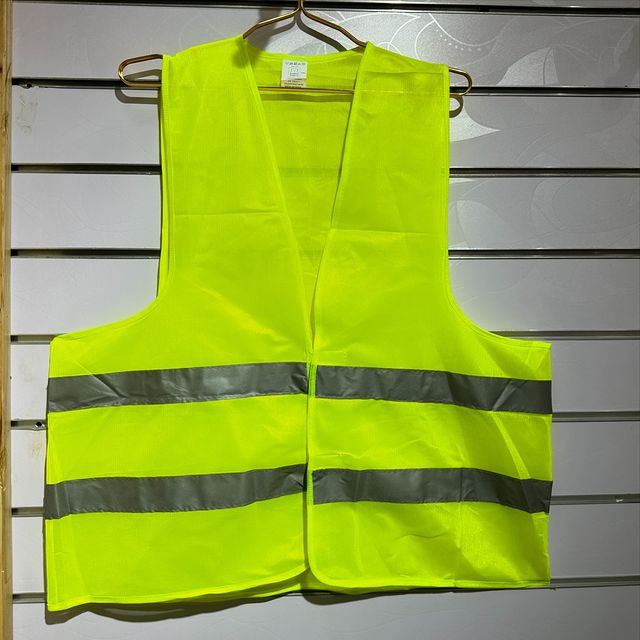 Takeer - Reflective Vest 80 Grams Available in Wholesale. 

Contact us / Email: info.co.tz
Website: www.rosmainvestment.co.tz