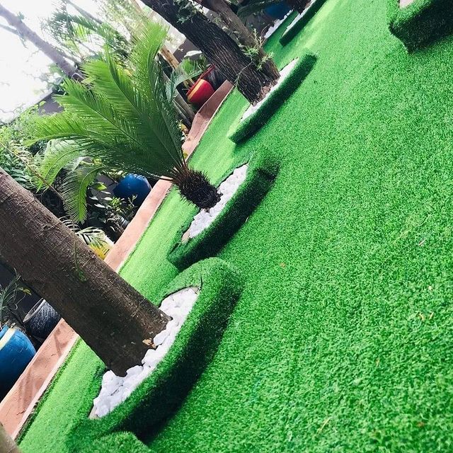 Takeer - QUALITY ARTIFICIAL GRASS CARPET 
Ni nyasi bandia nzuri sana inayotumika kuweka kwenye Garden, Dukani, Kumbi za starehe inaleta muonekano mzuri sana...