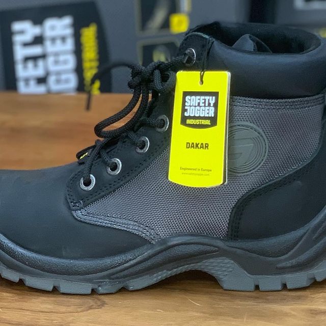 Takeer - NEW ARRIVALS  SAFETY BOOT🔥🔥 

CATEGORY 
📌Foot Protection 

BRAND
📌Safety Jogger

NAME 
📌Dakar 

SAFETY STANDARD 
📌S3 SRC

SIZE AVAILABLE 
📌3...