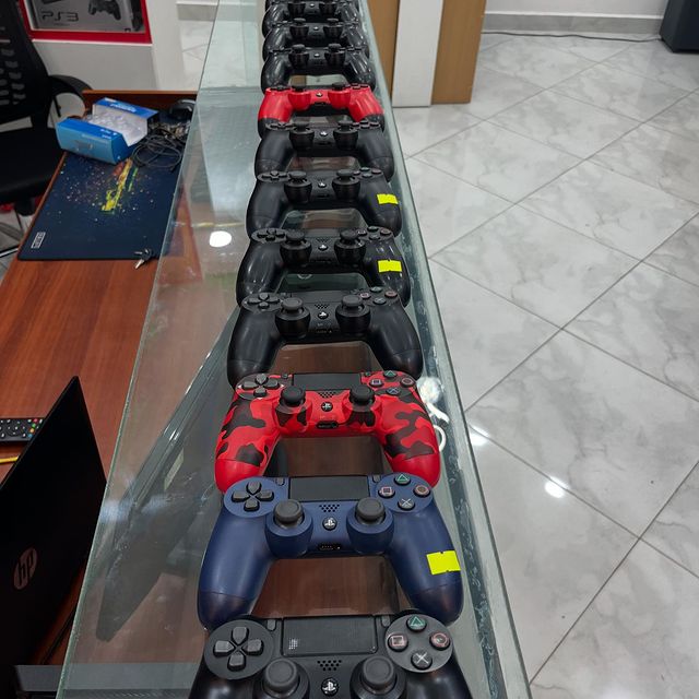 Takeer - ORIGINAL CONTROLLERS PS4

PRICE: 80,000/-

☎️