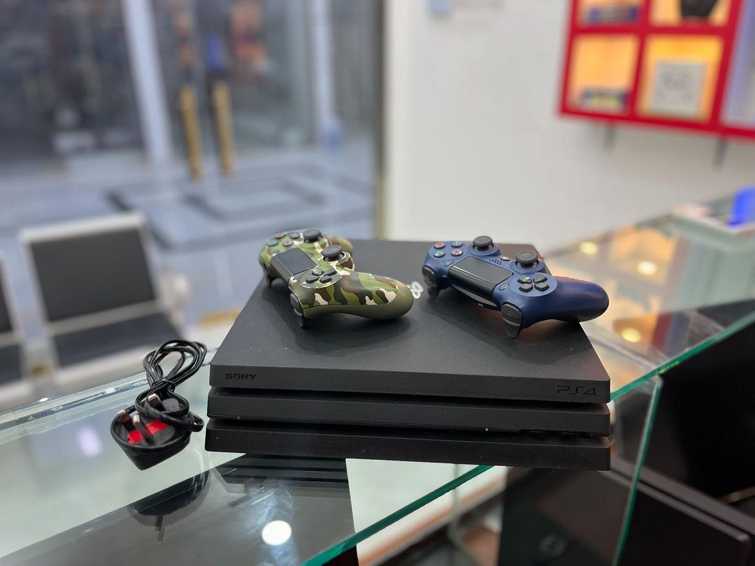 Takeer - PS4 PRO.. 1TB

▪️15 GAMES INSTALLED

▪️TWO CONTROLLERS 

▪️PRICE: 800,000/-

Tunapatkana Kinondoni Studio Opposite na Kituo cha mwendokasi mwanambo...