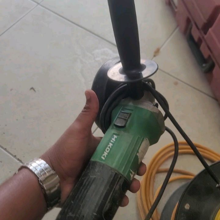 Takeer - SOLD ❌️ SOLD❌️ SOLD
HIKOKI Uk Angle Grinder 
600W 11500RPM Disk 115mm (4.5")
100,000 
