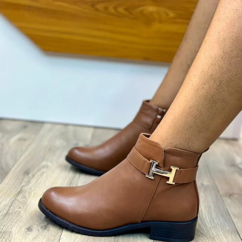 Takeer - Quality Boots 🔥🔥🔥

Size 37, 38, 39, 40 na 41.

Tshs 60000 tu.

Simu :
Tupo kariakoo narung'ombe na Kongo 🏠 

Tunafanya delivery ndani na nje ya...