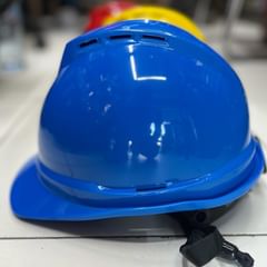 Takeer - 📢New arrivals 💥💥💥
📌Safety hard hut (helmet)
📌Available colors blue, yellow, white and red
📌 Abs material 
📌Price 12,000 exclusive 
📌📱call...