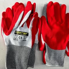 Takeer - 📌Brand best boy safety gloves 
📌Type Cut 5
📌Price 10,000
📌📱