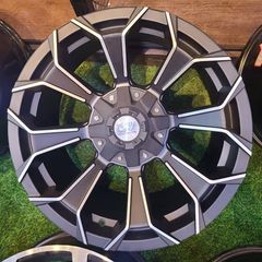 Takeer - Size 18" For
▪︎Prado, Hilux, Fortuner
▪︎Ford Ranger, Surf, Pajero
▪︎Landcruiser 300, Mitsubish L200
 
Call/Whatsapp
