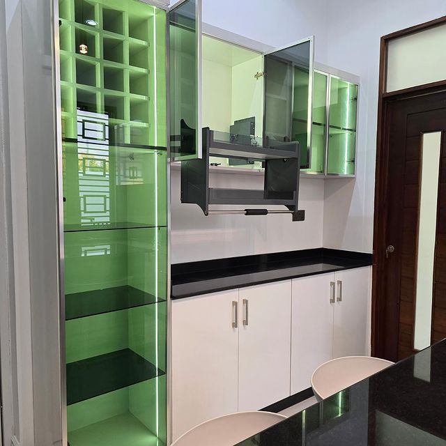 Takeer - MDF KITCHEN CABINETS
Price; 1,400,000/= per meter
 
Book your visit, Call us /