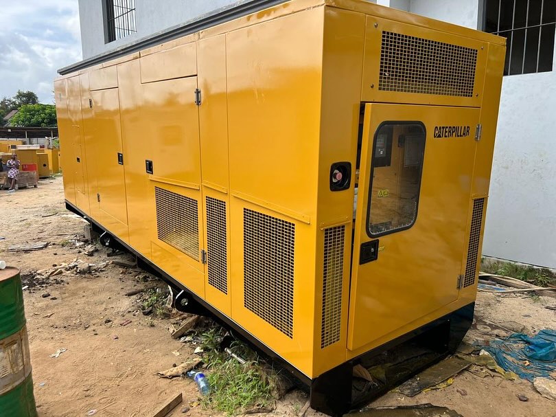 Takeer - GENERATOR CATERPILLAR 500KVA
USED IN GOOD CONDITION
CATERPILLAR ENGINE
LEROY SOMER AC ALTERNATOR
SOUND PROOF CANOPY
DSE CONTROLLER 7320
SOUND ATTEN...