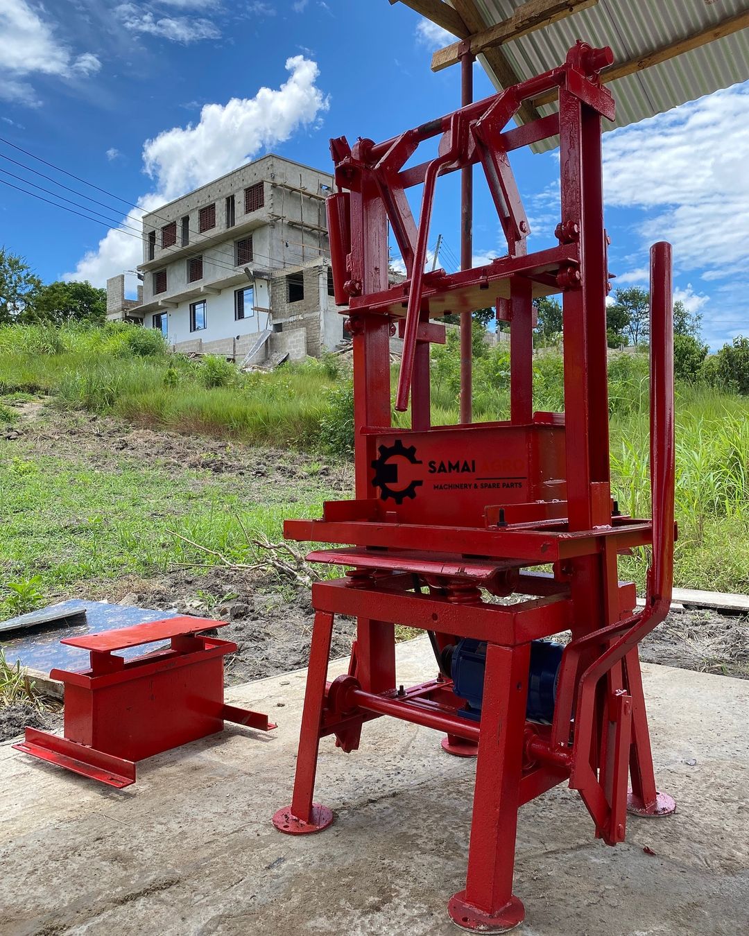 Takeer - Hello Tanzania 🇹🇿 Hello Africa 🌍
SAMAI_AGRO Tumekuletea mashine ya umeme ya Kufyatua Tofali za Block 🧱🧱 ( VIBRATOR BLOCK MACHINE ) Pamoja na M...