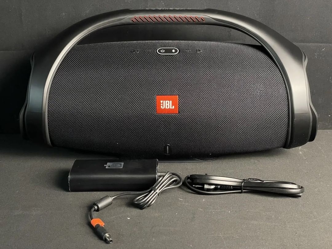 Takeer - JBL Boombox 2 Portable Bluetooth Speaker

Price - 1,300,000/=

Loudest JBL Boombox Ever:
Experience the loudest, most massive JBL Signature Pro Sou...