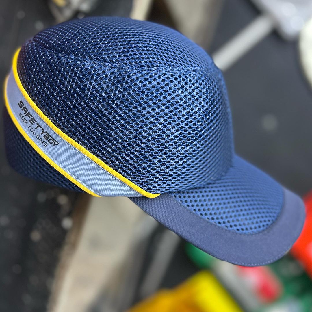 Takeer - 📌Safety bumcap 
📌Different colors available 
📌Price 25,000
📌📱📌Delivery available for costumers cost 
📍kariakoo Gerezani near brt terminal