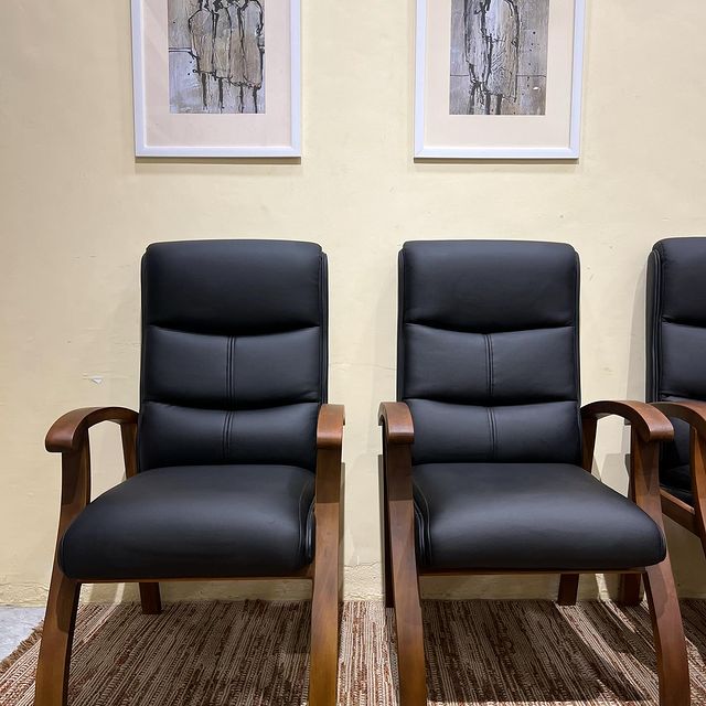 Takeer - “BOARDROOM CHAIR”
Softly Upholstered with Vinyl Leather, A wooden framed boardroom chair.
~Mkongo hardwood
.
.
750,000

For consultation & Appointm...