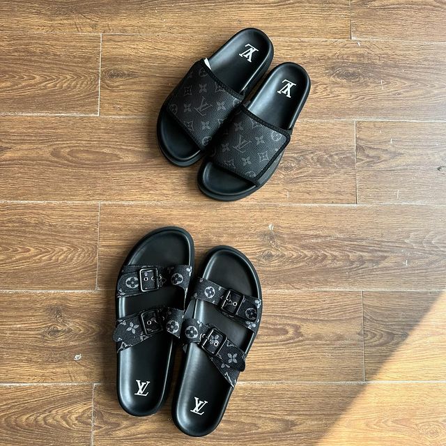 Takeer - Lv sandals
.
Size 39/45
.
☎️.
📍kijitonyama near blackwood apartments