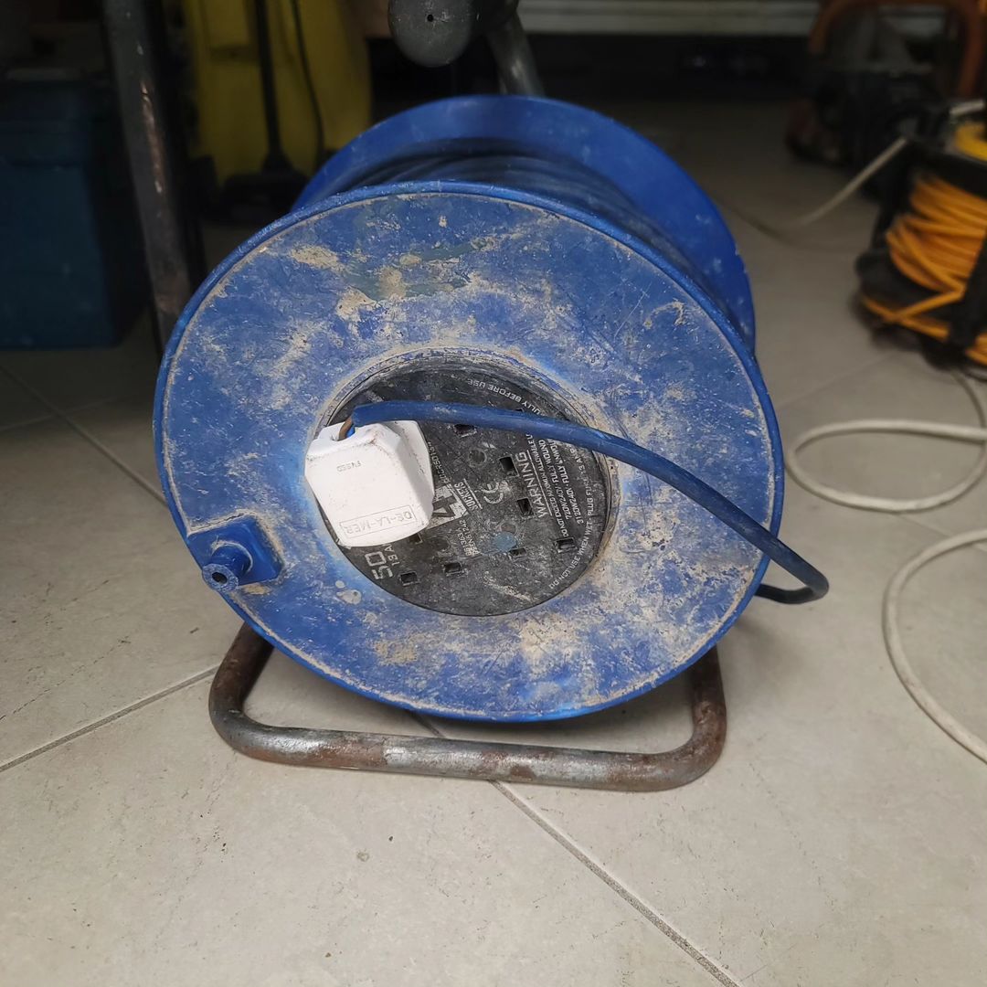 Takeer - SOLD ❌️SOLD ❌️IMEUZWA 
Electronic Cable Reel 1.5mm
50 meters na socket 4, max load 3010W 
Bei 200,000 
