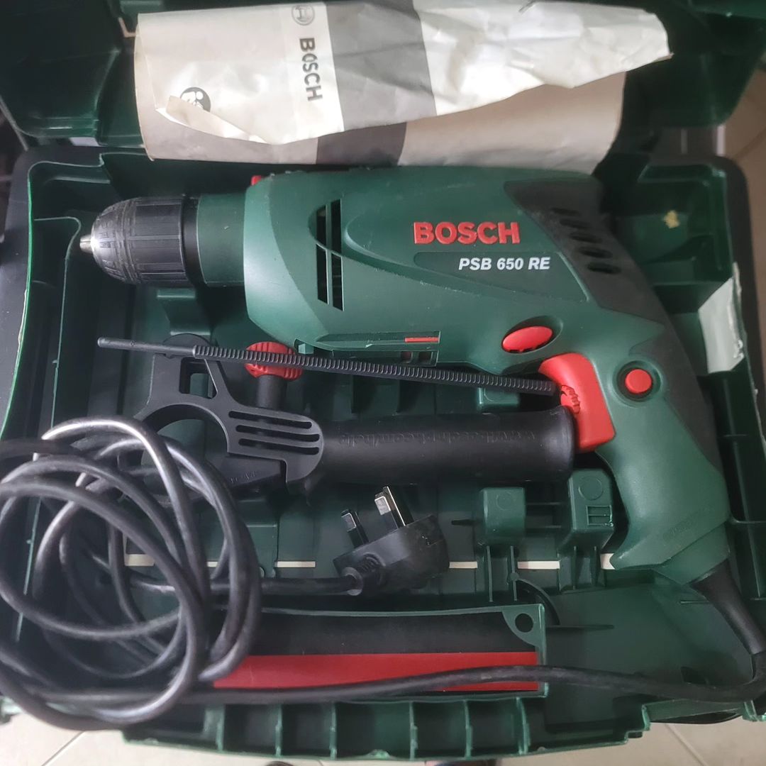 Takeer - SOLD❌️ SOLD❌️ IMEUZWA 
Bosch Hammer Drill Mpya
Original kutoka Hungary
650W Speed Adjust Reverse na Nyundo kwajili ya ukuta
180,000 
