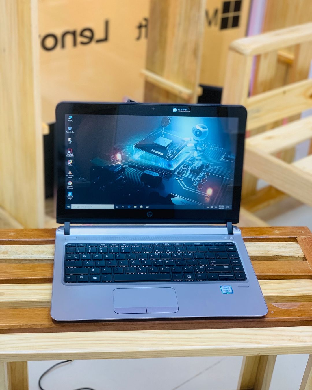 Takeer - Hp probook 430 g3 👉Sh.750,000/=
Intel core i5 6th generation
Processor speed 2.3GHz  up to 2.4GHz
With ( 4 CPUs)

Ram  8gb 
Ssd.  256gb or hdd 500...