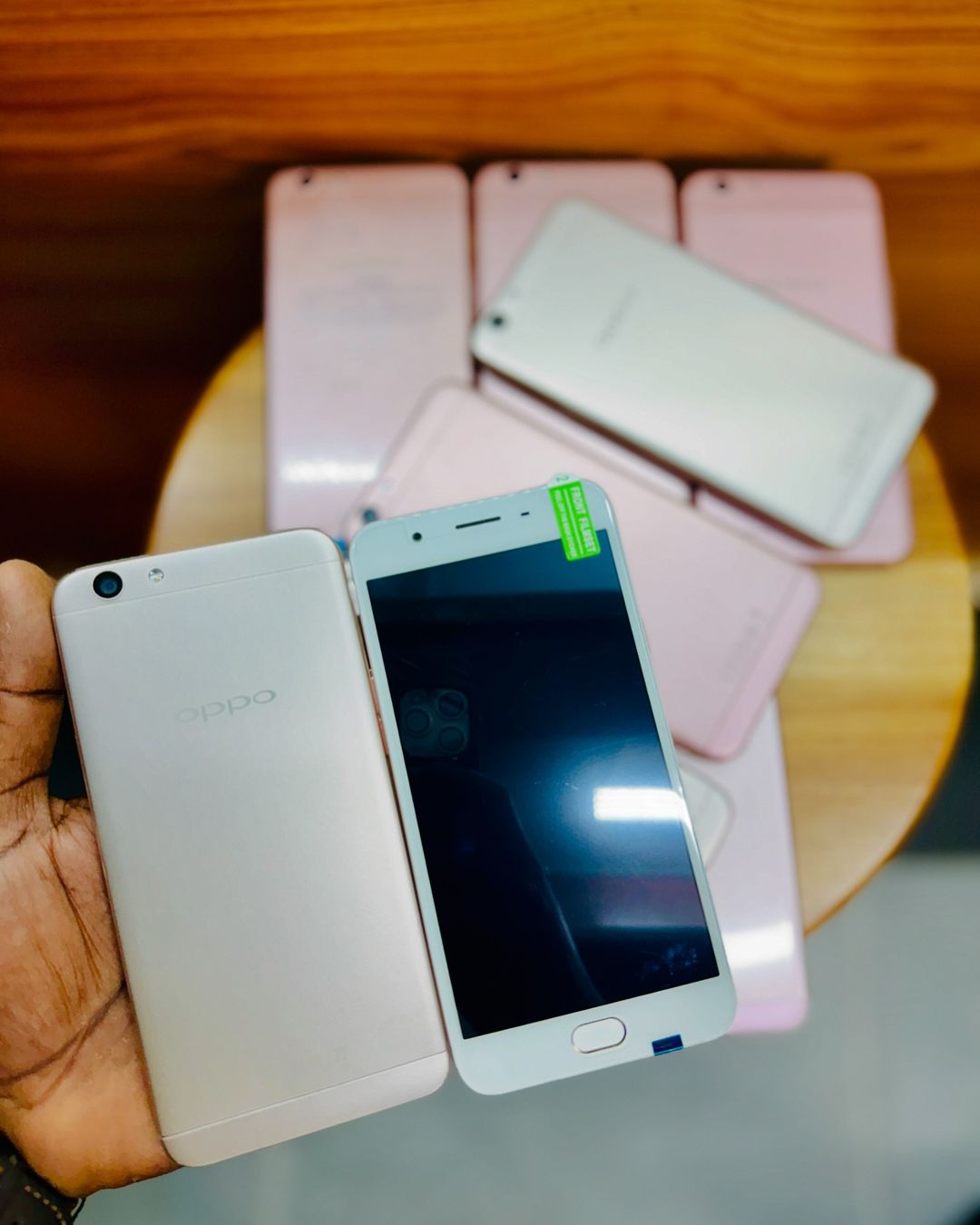 Takeer - OPPO F1s
Storage: 64gb
Ram: 4

BEI💵: 110,000/= Tsh

Tupigie☎️ 