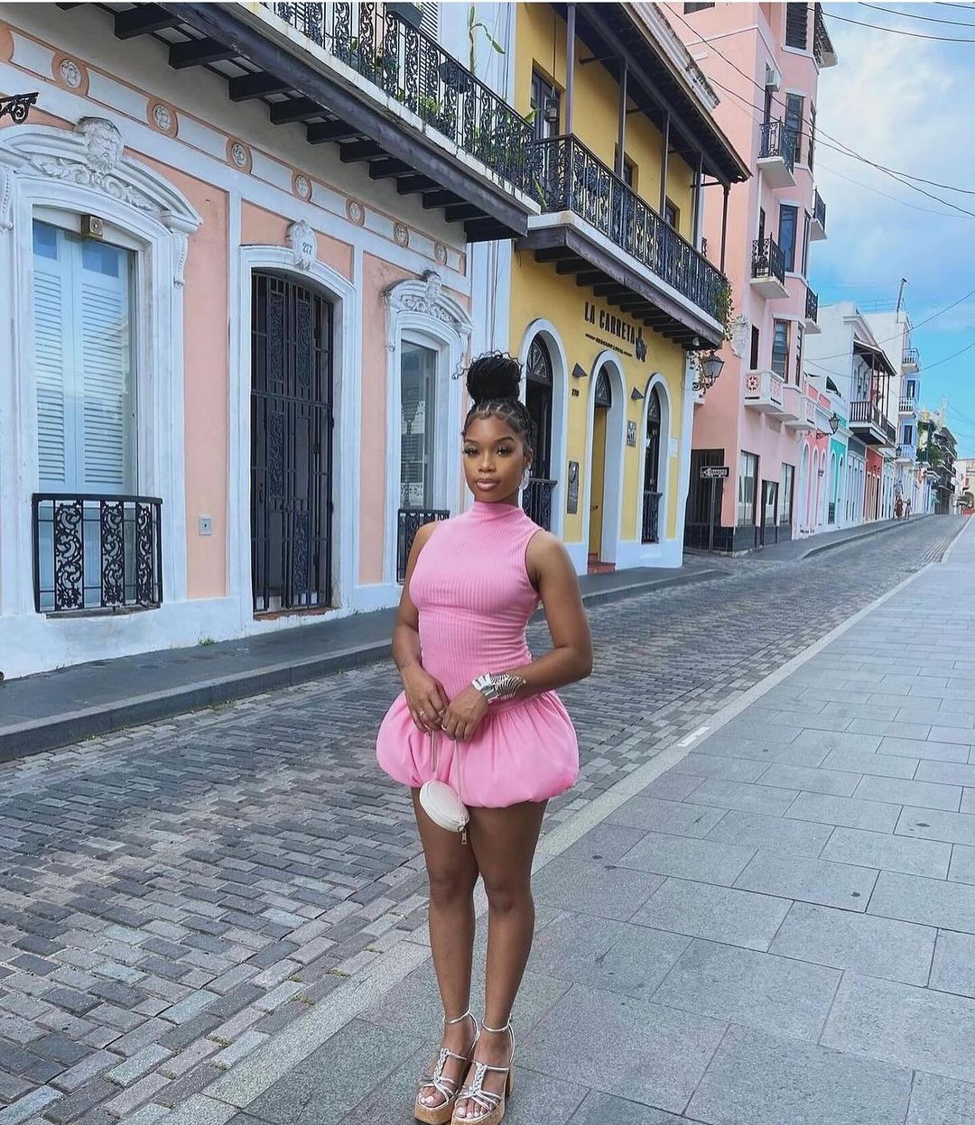 Takeer - Puff mini dress available for pickup or delivery 
S_L/60000📌📌
Available colors: BLACK AND PINK
Exactly as you see

To purchase, kindly dm or send...