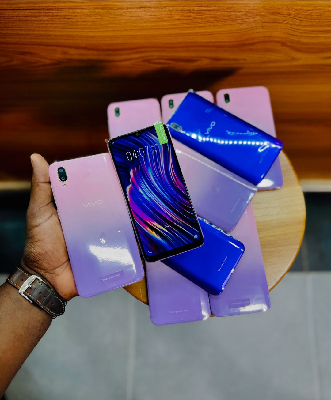 Takeer - VIVO Y97

Storage: 256gb
Ram: 8
Battery 🔋:3315mAh
Camera🔥: 16MP
Laini mbili(2Sim cards)✅
Condition: used abroad clean 🧽

PRICE💵: 160,000/=

WAR...