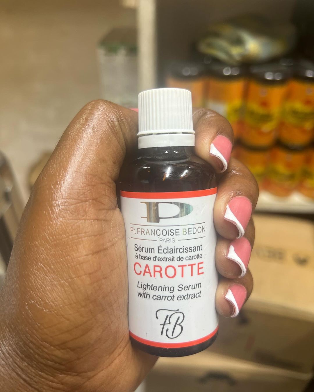 Takeer - Carotte  Lightening Serum!!

Hi Serum bwana ni kiboko ya matatizo yote ya ngozi iliyoshindika.

Changanya hii Serum na your body lotion asiee utaku...