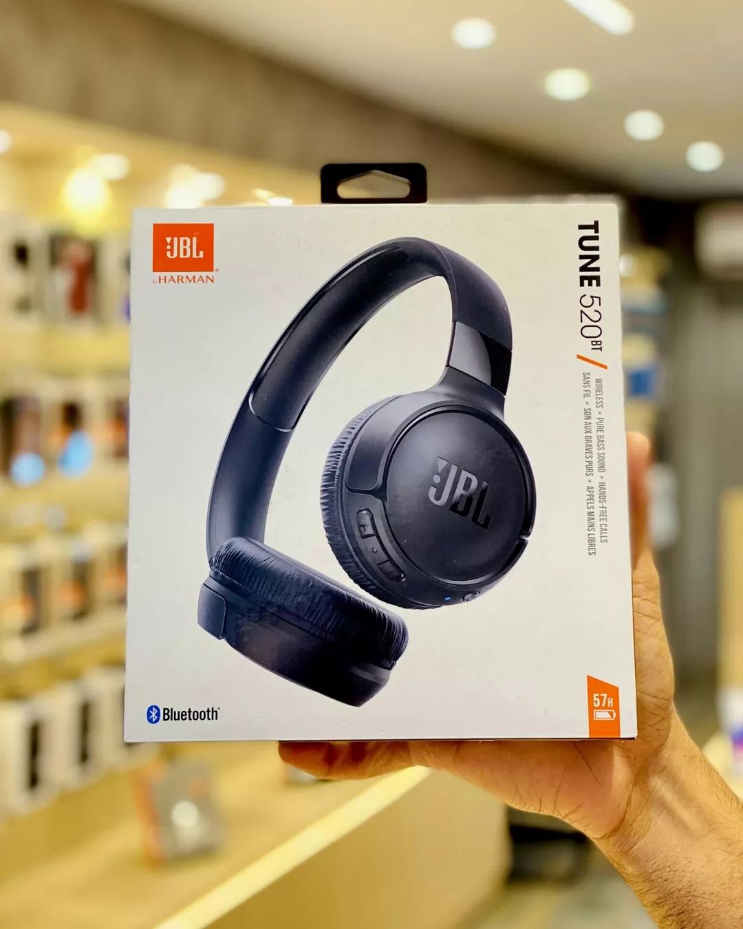 Takeer - JBL TUNE 520

PRICE
210000

Color: Black, Silver,White

Version :BT V5.0+EDR 
Music Time: 7+ hours 
Playing Time: 7+ hours 
Standby Time: 120 hours...