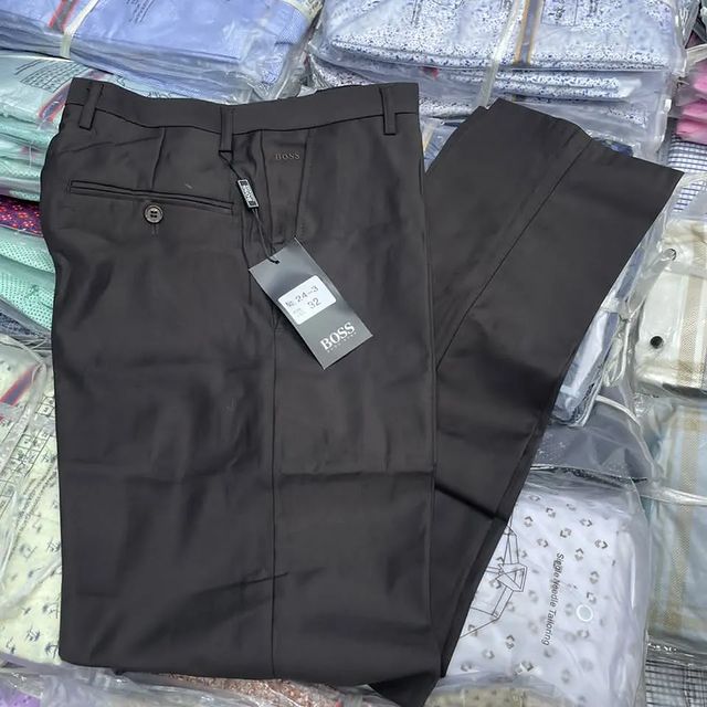 Takeer - BOSS FORMAL TROUSER 
PRICE  28,000
SIZE  30-42
CALL 