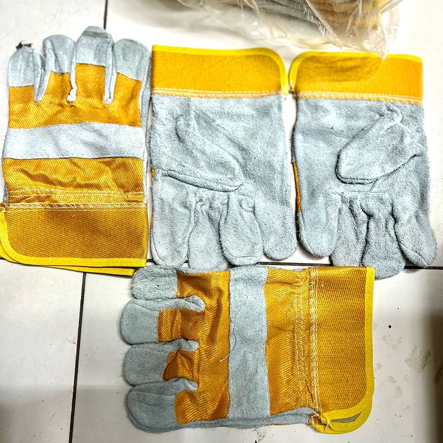 Takeer - 📌Working leather gloves
📌pure leather
📌Available in bulk for wholesale and retail
📌📱call/whatsapp
📍location kamata gerezani near brt and rail...