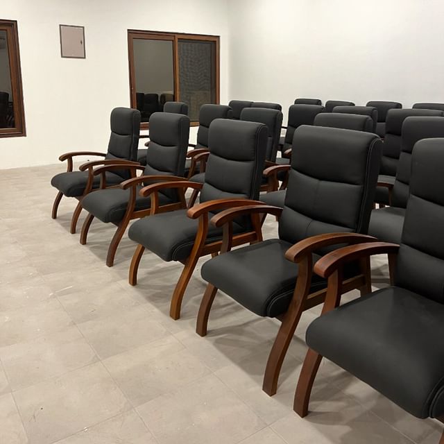 Takeer - “BOARDROOM CHAIR”
Softly Upholstered with Vinyl Leather, A wooden framed boardroom chair.
~Mkongo hardwood
.
.
750,000

For consultation & Appointm...