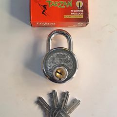 Takeer - HILAM OR PHANTOM PADLOCK MADE IN INDIA.

WE HAVE 3 TYPES OF DESIGN AND BRAND 

HILAM TARZAN 4KEYS 78MM SIZE OF PADLOCK.

HILAM FANTOM DISCOVERY 2KE...