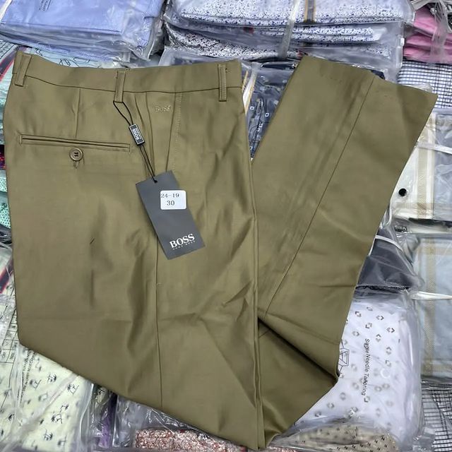 Takeer - BOSS FORMAL TROUSER 
PRICE  28,000
SIZE  30-42
CALL 