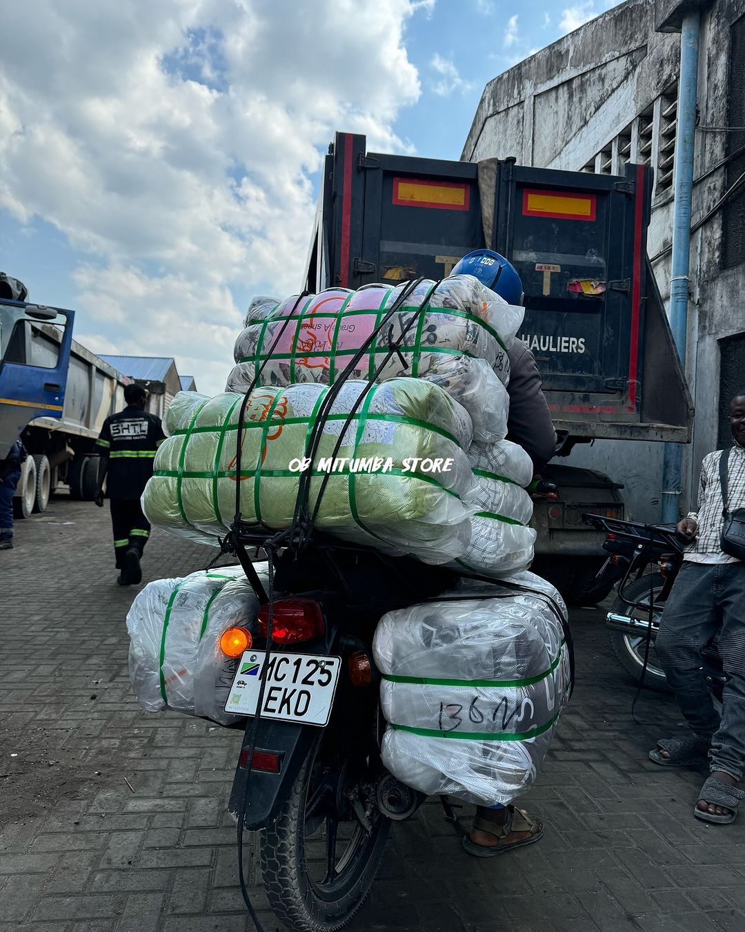 Takeer - DELIVERY ZIMEANZA NIAMBIE UKO WAPI NA UNAHITAJI MZIGO GANI ULETEWE CHAPU KAMA UPEPO🚛🚚🛵🚲
-
CHIMBO BORA LENYE MIZIGO MIZURI YA MITUMBA NI MOJA TU...