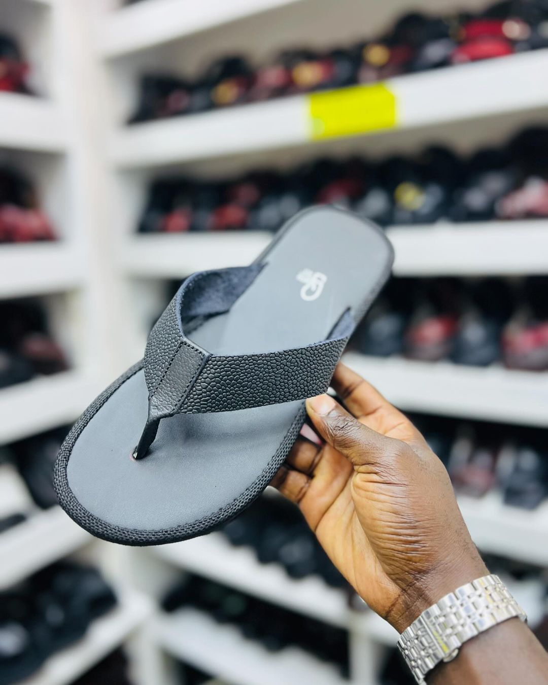 Takeer - New Design in Town..🔥🔥
💰Tsh. 25,000/- 
🧷Unisex 🧷
📌Pure Leather 
🪡size - 37 - 45
📞call/WhatsApp: ...
Location
DSM- Mwenge Sokoni Nyuma ya Ja...