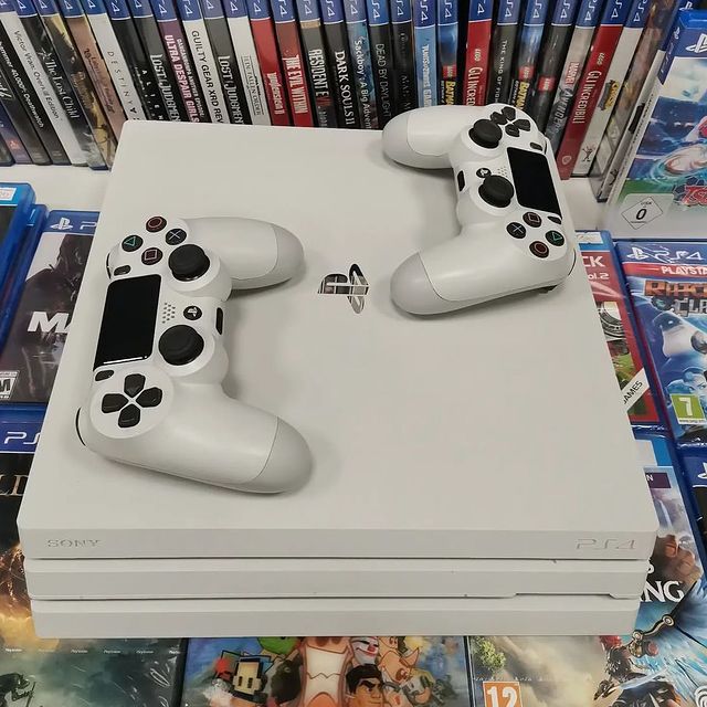 Takeer - PS4 PRO 1TB

14 GAMES INSTALLED

PRICE : 800,000/-

